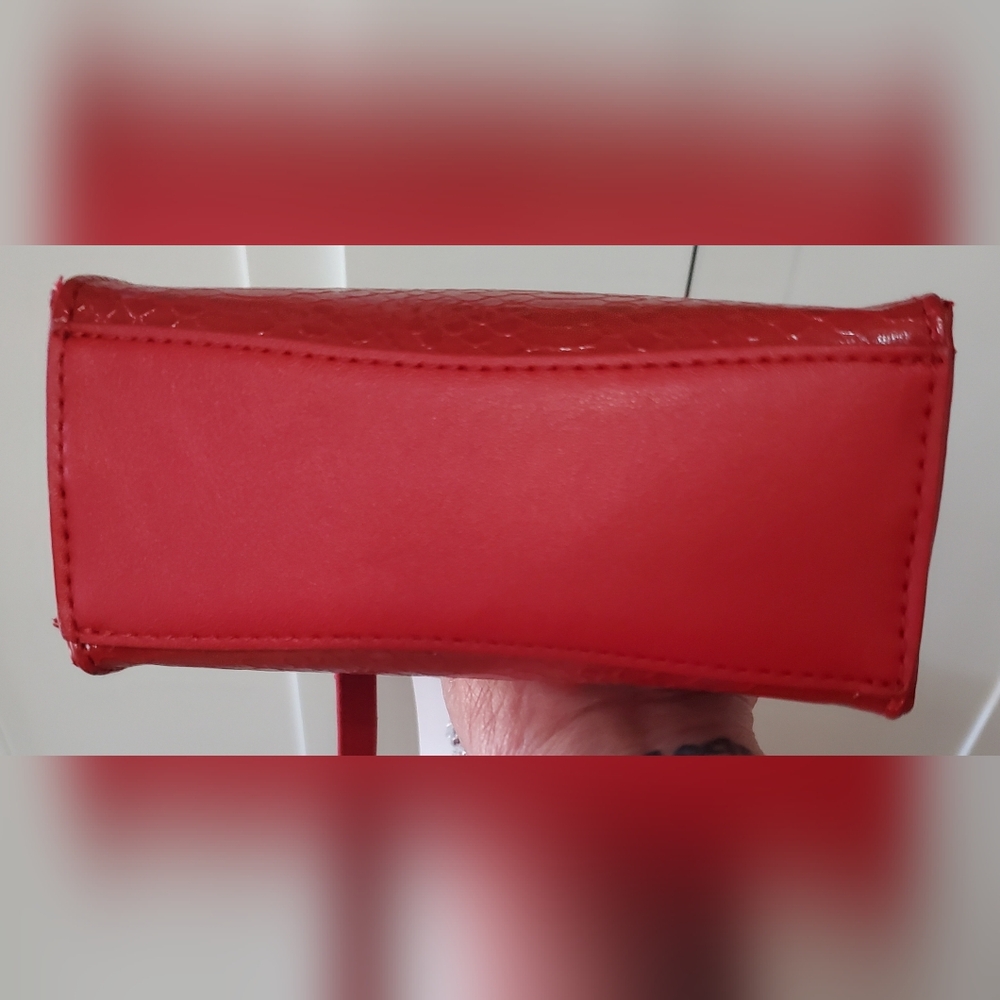 NWT Steve Madden Chevy Red Crossbody - Picture 9 of 13